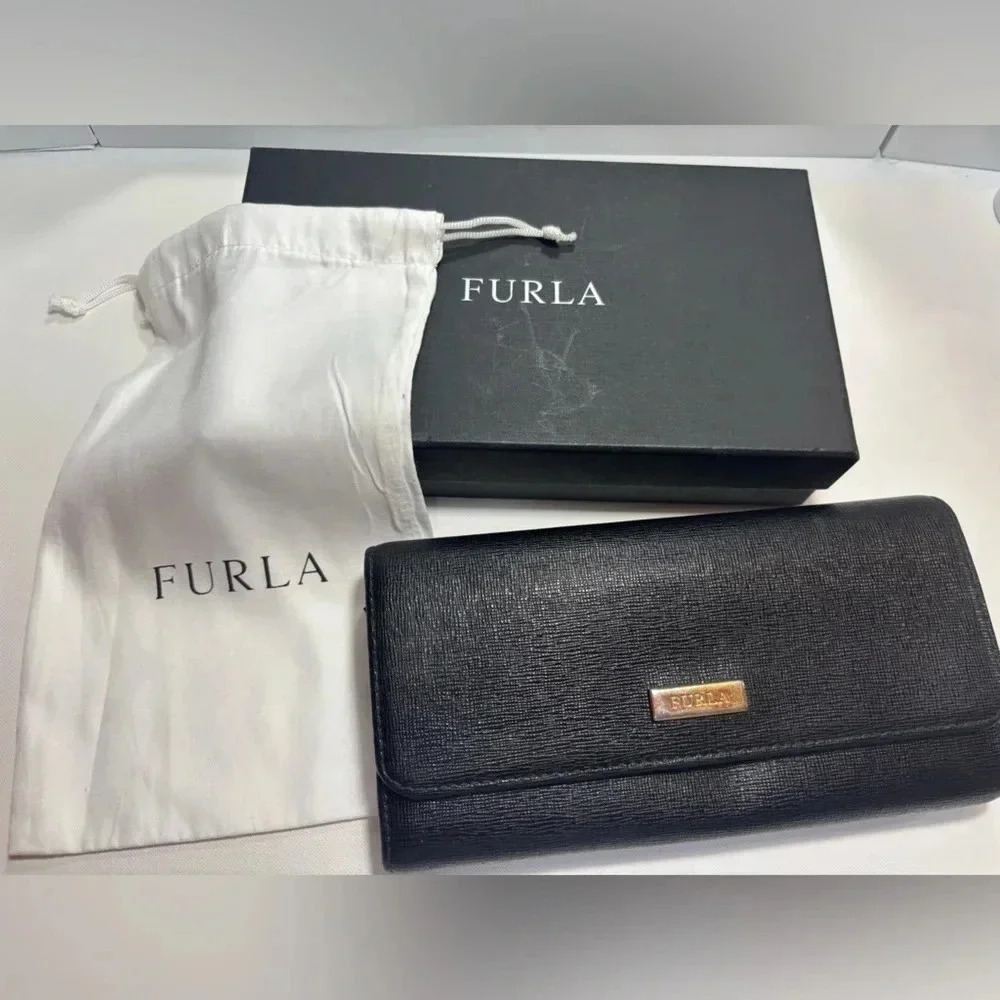 Furla continental wallet with Box and dust bag
